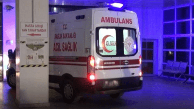 Antalya'nın Döşemealtı ilçesinde tırın devrilmesi sonucu 2 kişi yaşamını yitirdi.