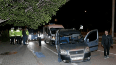 Antalya'da halk otobüsüyle çarpışan hafif ticari araçta, yolcu koltuğunda oturan