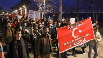 Ekrem İmamoğlu’nun tutuklanmasının ardından Antalya’da binlerce vatandaş protesto için toplandı.