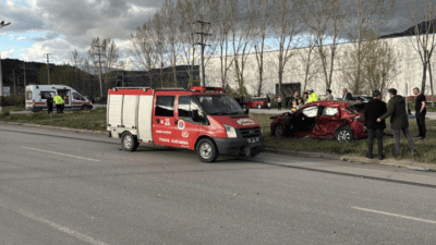Karabük'te tırla çarpışan otomobilde bulunan 4 kişi hayatını kaybetti, 1