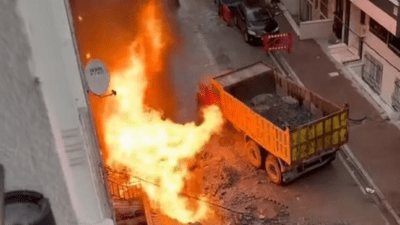 İstanbul'un Avcılar ilçesinde 4 katlı binanın önünde doğalgaz kaynaklı yaşanan