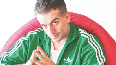 “Büyük Âşıkların Sonuncusu” adlı oyunla ilk kez tiyatro sahnesine çıkan