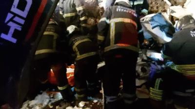 Samsun'un Canik ilçesinde meydana gelen heyelan sonucu bir akaryakıt istasyonunun