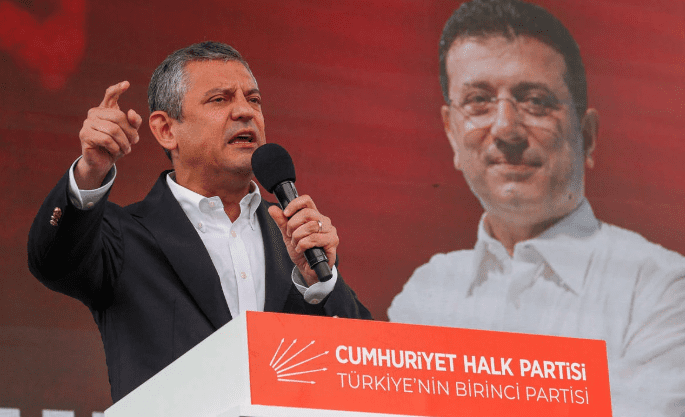 CHP Genel Başkanı Özgür Özel, CHP'nin Cumhurbaşkanı Adayı Ekrem İmamoğlu'nun