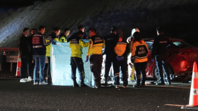 Ankara-Niğde Otoyolu'nda biri ters istikamette giden iki otomobilin kafa kafaya
