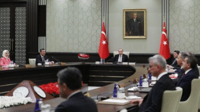 Cumhurbaşkanı Erdoğan, yerel seçimlerin ardından AKP ve kabinede değişim sinyali