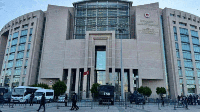 İstanbul merkezli FETÖ soruşturmasında, 9 emniyet mensubu hakkında işlem yapıldı.