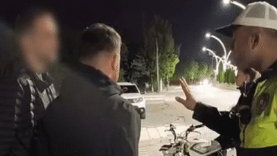 Bolu'da, gece saatlerinde elektrikli bisikletiyle seyir halinde olan şahıs polis