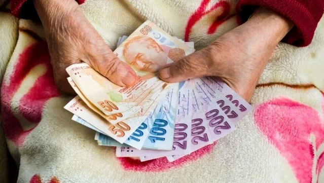Emekli bayram ikramiyesi ödeme günleri, yaklaşan 2025 Kurban Bayramı öncesinde