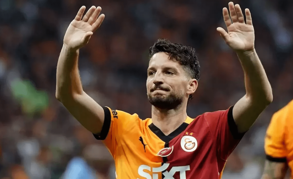 Transfer çalışmalarını sürdüren Galatasaray'da Dries Mertens'in yerine düşünülen ilk isim