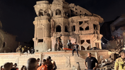 İran'ın füze saldırısında İsrail'in kuzeyinde iki katlı binanın yıkılması sonucu