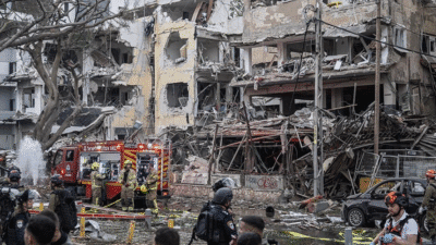 İran’ın İsrail’e fırlattığı balistik füzelerden bazıları Tel Aviv ve Hayfa