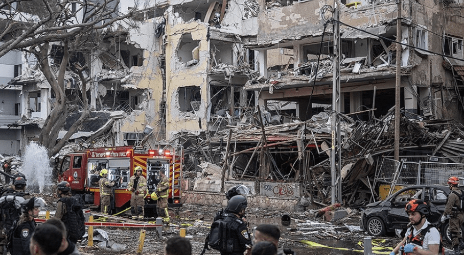 İran’ın İsrail’e fırlattığı balistik füzelerden bazıları Tel Aviv ve Hayfa