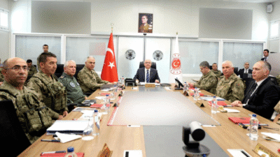 Millî Savunma Bakanı Yaşar Güler ve Türk Silahlı Kuvvetleri Komuta