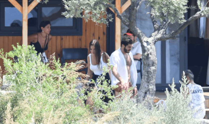 Oyuncu Burak Deniz ile meslektaşı Yaren Güldiken'in geçtiğimiz ay ilişkiye
