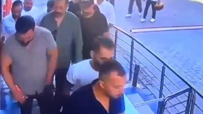 İstanbul Esenyurt'ta bir sitede, resmi seçimlere bir ay kala yapılan