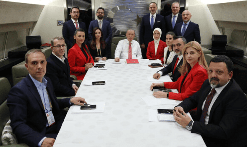 Cumhurbaşkanı Erdoğan, Azerbaycan ziyareti sonrası gazetecilerle uçakta bir söyleşi gerçekleştirdi.