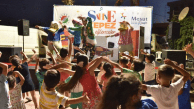 KEPEZ Belediyesi'nin ilçenin dört bir yanında düzenlediği 'Sahne Kepez' etkinlikleri