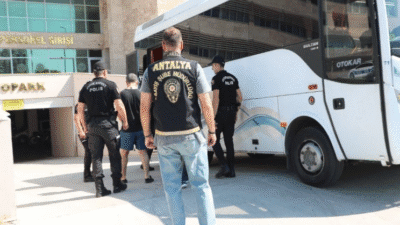 Antalya'da çeşitli suçlardan aranan 80 kişi yakalandı