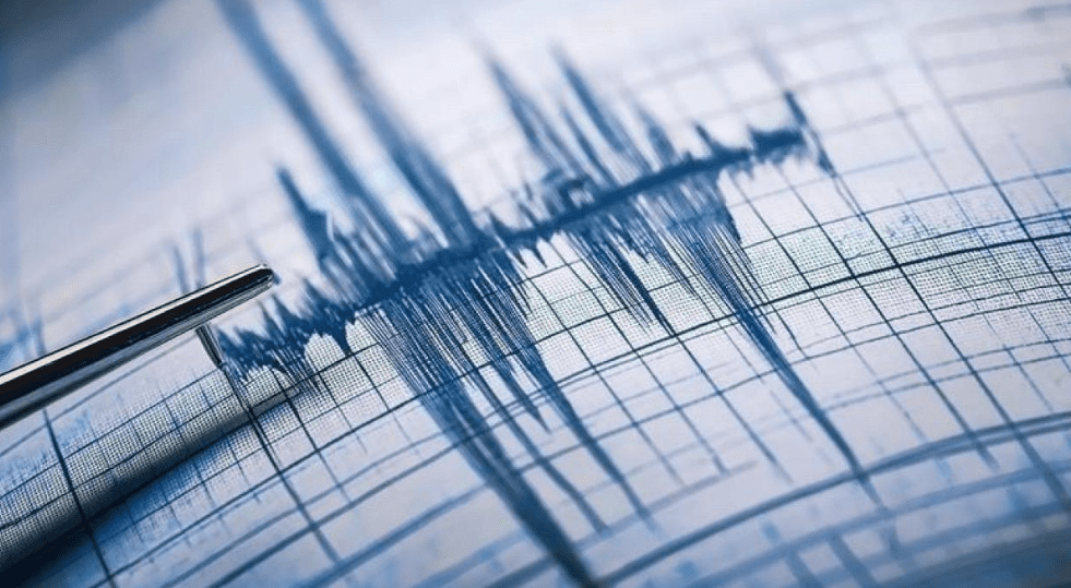 Güney Amerika ülkesi Şili'nin güneyinde 7,5 büyüklüğünde deprem meydana geldi.