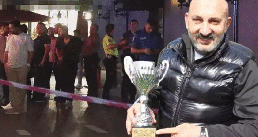İstanbul-Çekmeköy’de bir kafede oturan Alemdağ Spor Kulübü Başkanı Tuncay Meriç,