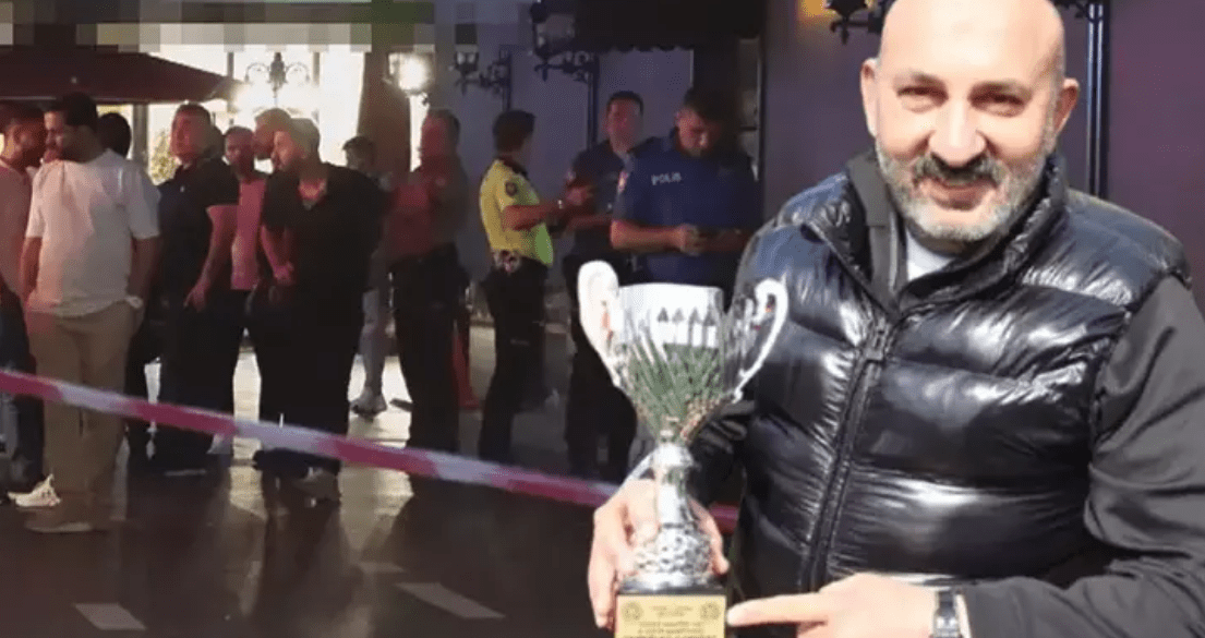 İstanbul-Çekmeköy’de bir kafede oturan Alemdağ Spor Kulübü Başkanı Tuncay Meriç,