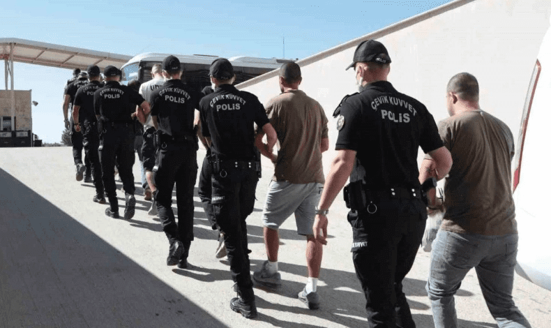 Antalya’da polis ekiplerince gerçekleştirilen asayiş uygulamalarında 186 şahıs yakalandı.