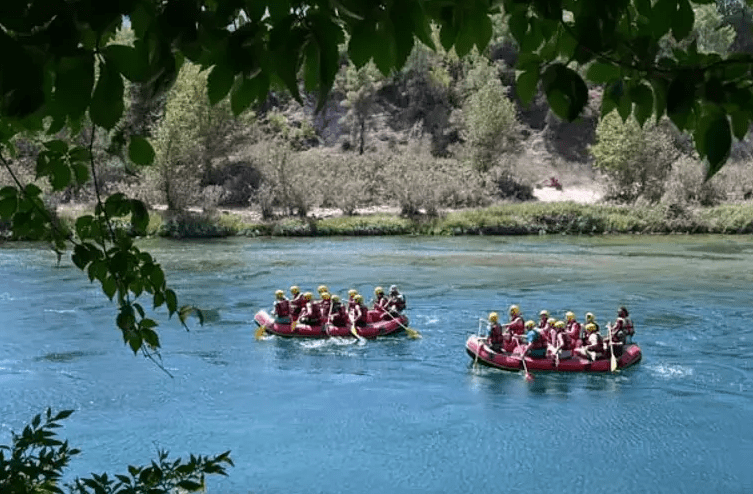 Antalya'nın Manavgat ilçesine bağlı Beşkonak Mahallesi'nde 1990'lı yılların ortalarında yapılmaya