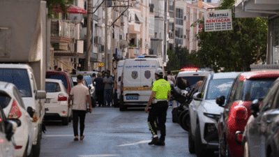 İzmir'in Balçova ilçesinde, polis merkezine yapılan silahlı saldırıda 2 polis