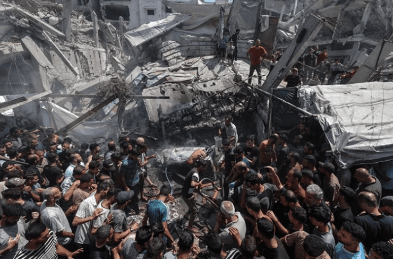 İsrail ordusunun kara harekatı başlattığı Gazze kentinde onlarca sivil hayatını