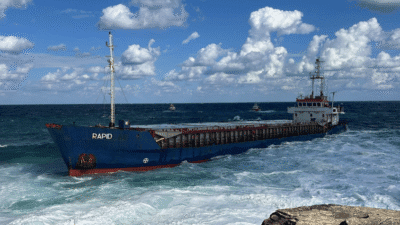 Kocaeli Kandıra'da kuru yük gemisi, hava muhalefeti nedeniyle Kefken açıklarında