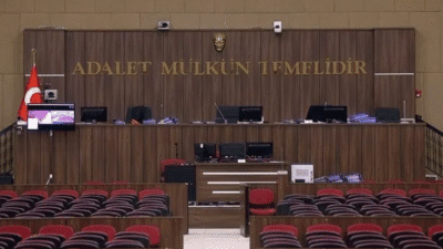 Antalya'nın Aksu ilçesinde alacaklısının babasını silahla öldüren sanığın yargılanmasına başlandı.