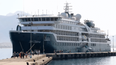 ANTALYA'nın Alanya ilçesine demirleyen 'SH Diana' adlı kruvaziyer çoğunluğu ABD