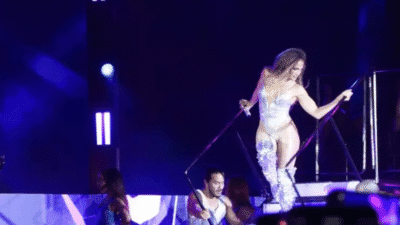 6 yıl aradan sonra Türkiye’de sahneye çıkan Jennifer Lopez hayranlarını