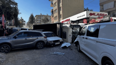 Malatya'nın Yeşilyurt ilçesinde freni arızalanan kamyon, kırmızı ışıkta ve yol