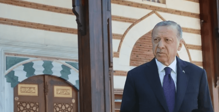 Başkan Recep Tayyip Erdoğan, cuma namazını Üsküdar'daki Kerem Aydınlar Camisi'nde