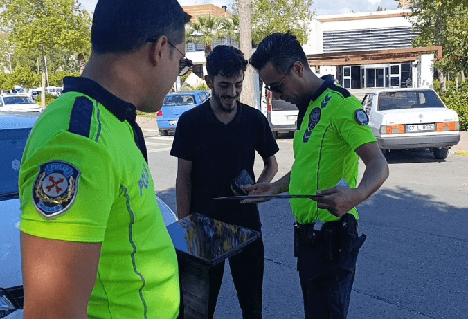 Manavgat'ta yüksek sesle müzik dinleyen sürücüler kısa sürede tespit edilerek,