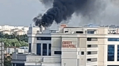 İstanbul Pendik’te Özel Emsey Hastanesi’nin çatısında yangın çıktı. Menzil cemaatine