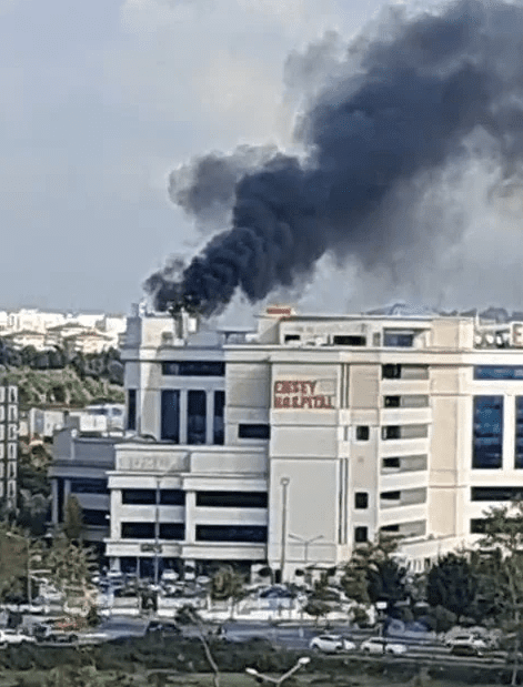 Menzil’in Pendik’teki hastanesinde yangın! İstanbul Pendik’te Özel Emsey Hastanesi’nin çatısında yangın çıktı. Menzil cemaatine