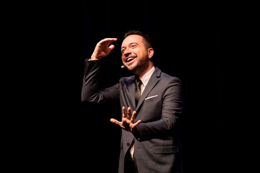 Mizahın Çöküşü ve Umut Veren Bir İstisna: Kaan Sekban Stand-up sahnesi, kültürsüzlüğün ve maganda mizahının gösteri alanına dönüştü. Ancak