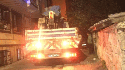 İstanbul Eyüpsultan'da gece saatlerinde kontrolsüz bir şekilde ara sokağa dalan