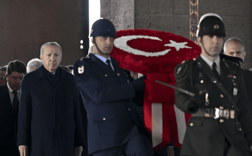 Cumhurbaşkanı Recep Tayyip Erdoğan ve beraberindeki devlet erkanı, Türkiye Cumhuriyeti'nin