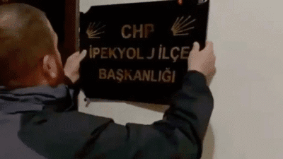 Komisyon'un İmralı'ya ziyaretine katılmama kararı alan CHP'nin Van İpekyolu İlçe