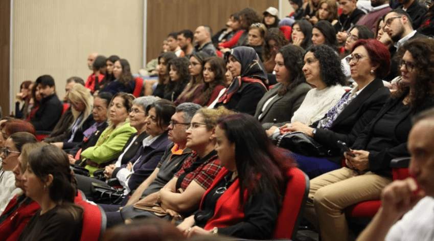 Akdeniz Üniversitesinde "Boşanma ve Kadına Karşı Şiddet" paneli düzenlendi
