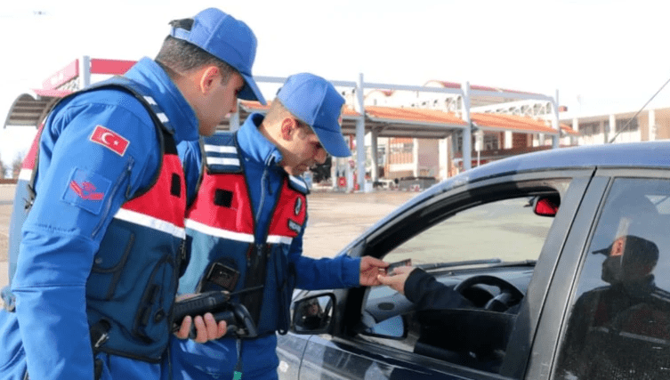 Bartın'da görev yapan Trafik Jandarma ekipleri, rutin denetimler sırasında hatalı