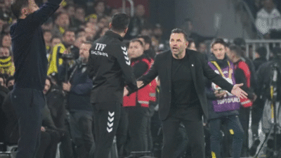 Galatasaray Teknik Direktörü Okan Buruk, Süper Lig'de deplasmanda oynanan Fenerbahçe