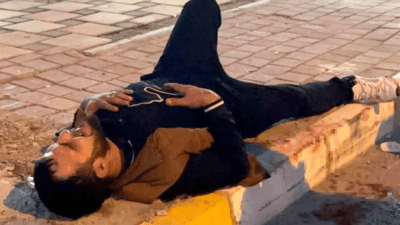 Antalya'da kaldırımda yürürken sigara isteyen 15–16 yaşlarındaki grubun saldırısına uğrayan