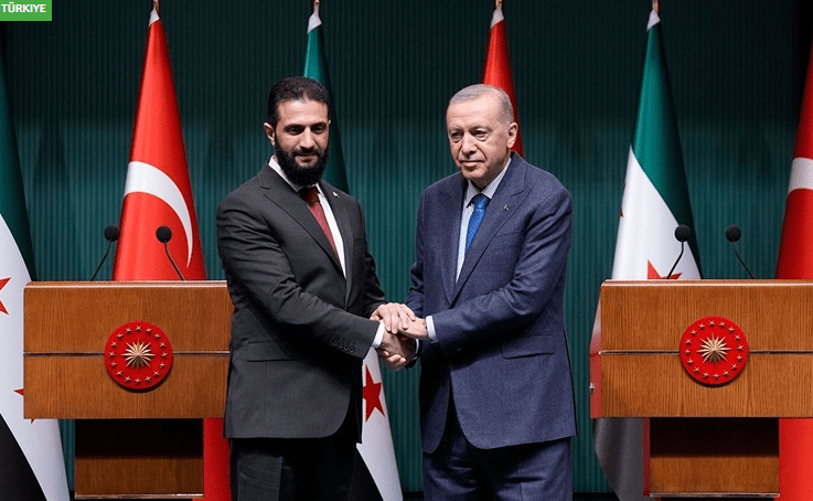 Erdoğan’dan ‘Suriye’ mesajı: ‘Memnuniyetle karşılıyoruz’ Türkiye Cumhurbaşkanı Recep Tayyip Erdoğan, Suriye'de Esad yönetiminin devrilmesinin birinci