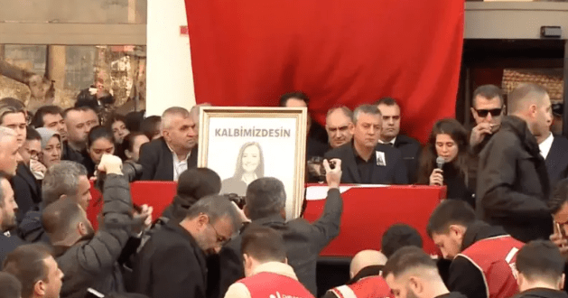 Hayatını kaybeden Gülşah Durbay için Şehzadeler Belediyesi önünde anma töreni düzenleniyor Manisa'nın Şehzadeler ilçesinin Belediye Başkanı Gülşah Durbay, 14 Aralık Pazar