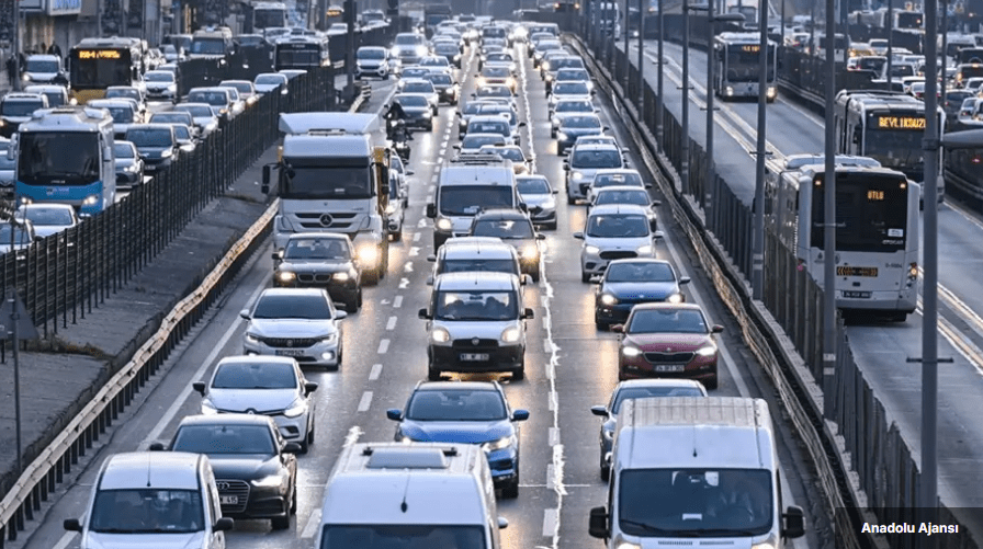 İstanbul Valiliği, yılbaşı tedbirleri kapsamında 8 ilçede ağır tonajlı araçlar